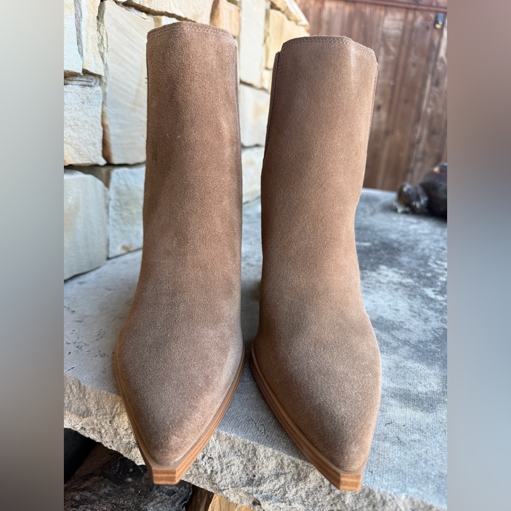Marc Fisher women’s leather Suede Pointed-Toe Ankle Boots in tan. Sz-9.5M. LocW - Picture 4 of 12